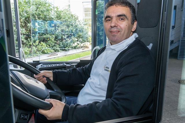 Fahrer des "LieblingsbusfahrerIn-Busses" Ismail Yildirim | Foto: Markus Bollen